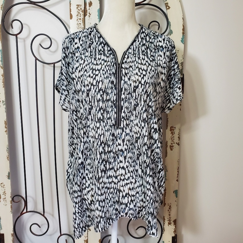 Zac & Rachel cold shoulder top large